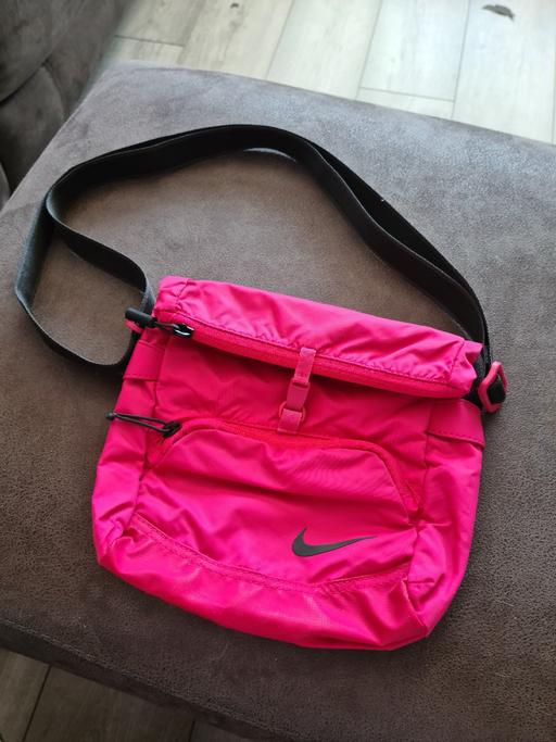 Buy & Sell Essex Basildon - Photos for Nike pink Cross body bag