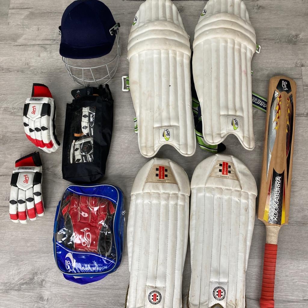 Kookaburra bag and cricket gear for ages 12-15.
In the kit bag are the following :-
1 youth Kookaburra cricket bat
2 set of youth cricket gloves.
1 set of youth wicket keepers gloves.
2 set of youth pads
1 youth cricket helmet.

Being sold as son is now an adult and gear is no longer needed. Sold as a job lot.