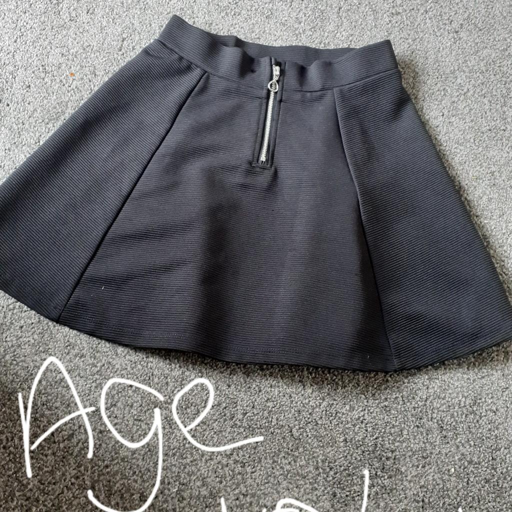 Bkacj rubbed skirt with front zip
ONLY WORN ONCE
In as new condition

FROM SMOKE & PET FREE HOME
LISTED ELSEWHERE
COLLECTION B31 OR B32