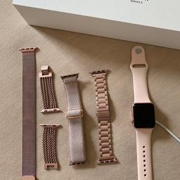 Verkaufe rosé farbene Apple Watch Series 3, 38mm. Voll funktionsfähig inkl. Wechselarmbänder.
Preis ist Vhb!