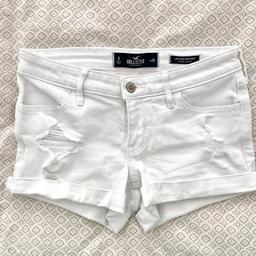 Verkaufe NEUE Hollister Damen Shorts in weißen Denim.
Größe 24 (XXS-XS) bei 167 cm mit 48 kg passt sie zb, aber kommt immer drauf an, keine Mängel oder sonstiges es wurde bloß das Etikett entfernt.

Versand ist möglich.