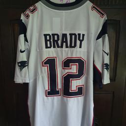Original NFL on Field Trikot Jersey

New England Patriots

#12 Tom Brady 🏈

Neuwertig, 1x getragen

Größe US M ...EU L

Name,Nummern und alle Embleme sind hochwertig aufgenäht🏈

Inklusive versicherten Versand innerhalb Deutschlands mit DHL 📦