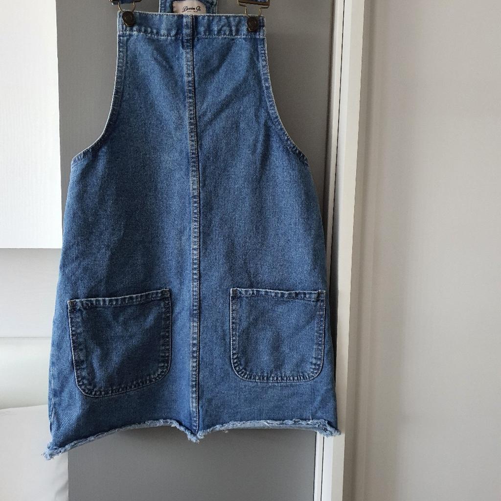 Ladies denim dungaree dress size 6. 2 pockets on front in great condition all items are from smoke and pet free home collection only from Glascote b77
