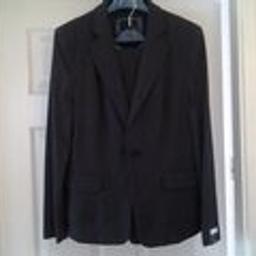 Next ladies suit
Grey fine stripe
Brand new with tags
Jacket size 14R
Trousers size 12R.