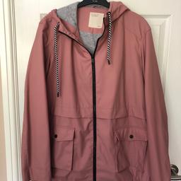Ladies dusky pink anorak with pockets and grey lining
Size 18
From Matalan
In excellent condition
Collection or postage available
Will post using the shpock wallet or PayPal
If you are interested in a few items please message me as I can combine postage, thank you