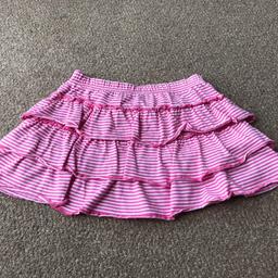 Very nice girl’s skirt George
Size 4 - 5 years
Very good condition, worn only few times