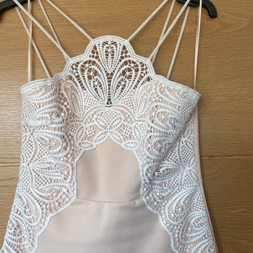Lipsy pale pink and white dress
Lovely white embroidery on the front and back, small slit at the back so it’s easier to walk in
Full working zipper up the back
Size 10
Lovely dress!
Good condition, worn once to a Wedding
Postage £3.60 with RoyalMail signed for
