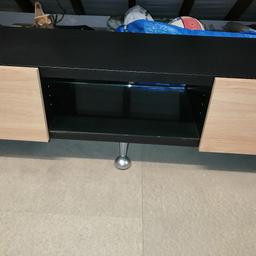 Black and oak low level TV unit, push drawer openings. Glass centre optional.
150cm length.
41 width, 38 height.