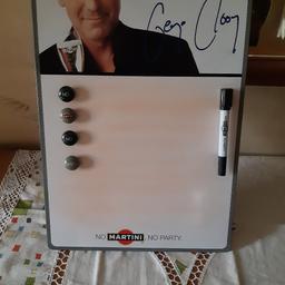 lavagnetta magnetica della Martini e Rossi con testimonial George Clooney.
Con 4 magneti. Misura 26x36