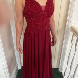 Beautiful deep red V fronted style prom dress with detailing to the upper body, (lace/gems) size 6 worn once so Practically new!
There is a sparkly Diamanté belt which can
 be worn if desired around the waist and there’s also an organza sash, comes in dress bag.
Pictures don’t do it justice
Will deliver locally for fuel or happy to post.