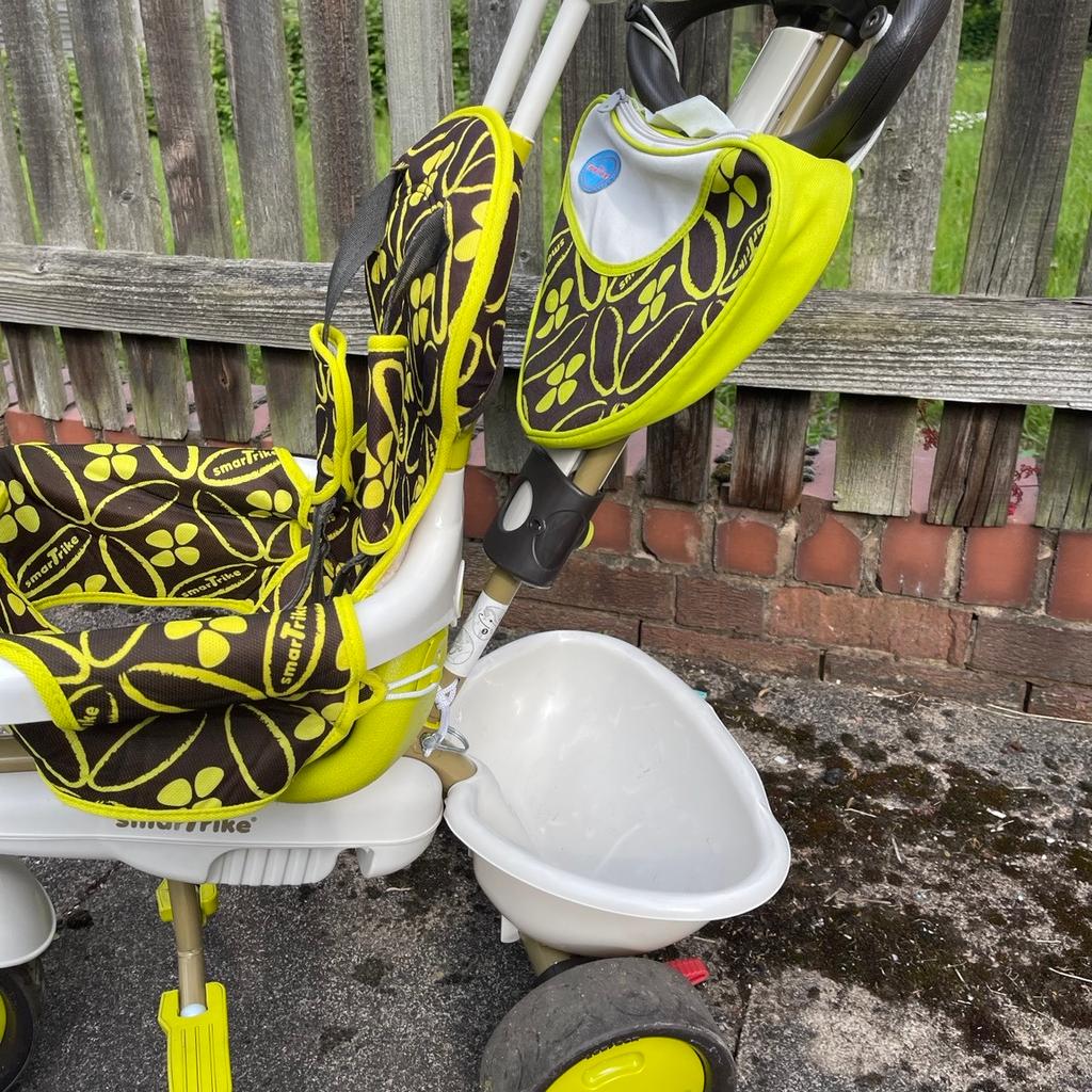 Used condition. Only used as a pedal trike.
Sold as seen.
The pushing handle not working for turning control.
Baby out grown of this.
From pet and smoke free house.
Colder only. No offers.
No returns or refunds!