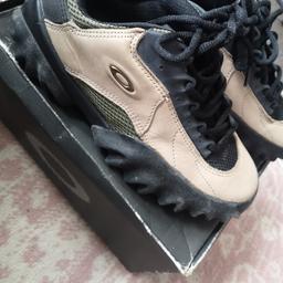 Never worn
 olive 
Unisex UK 6
Rrp £59
Pick up only