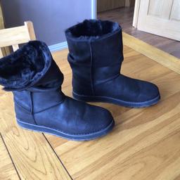 Ladies suede Skechers Black Boots. Size 6. Only worn a few times. Smoke and pet free home. Collection only. £15 Ono.