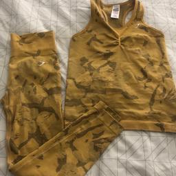 Hi im selling size small gymshark set, worn for an hour, like new.