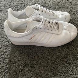 Adidas Gazelle trainers

Size 8.5

Used few a scrapes see pics

Can deliver or meet

Can post