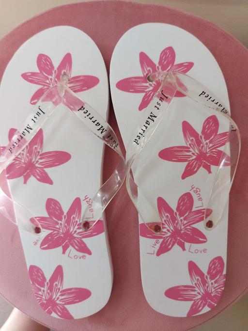 Buy & Sell Kent Maidstone - Photos for UNUSED SIZE 7-8 JUST MARRIED FLIP FLOPS