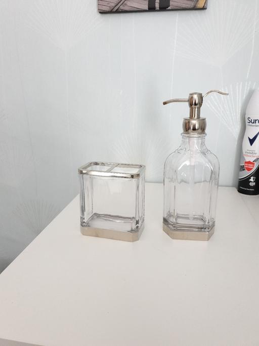 Buy & Sell Merseyside Saint Helens - Photos for Glass Soap Dispenser and Toothbrush Holder