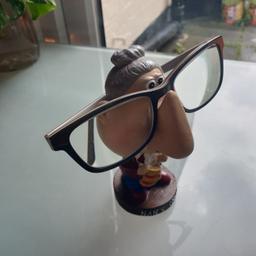 Grand Nans Specs comic Glasses Holder 
Vintage Ornaments, Hardly used, please see pictures they are part of description.
You will get both Grand Nans  glass stand. In very good condition. No chips/cracks.
Please see photographs for more d
etails.
Collection from Walsall WS2 POST CODE.