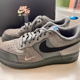Nike Air Force 1 Low Smoke Grey suede trainers
Size 7 mens
Hardly worn
Next day postage available £6
Thanks for looking