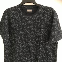 Men’s Next T-shirt, size Large, very good condition as only worn once and ‘premium’ Next brand. Floral pattern very nice for summer or holiday wear.