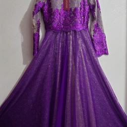 Brand New Occasion /Evening Elegant fully lined Dress in Purple. From Turkey.
Floor length.
In size (38) 8-10
Original price £125.00
Reduced to £35 for quick sale.
Sorry no returns accepted.
From Smoke and Pet free home.
Feel free to message anytime.
Thanks for Lookingl