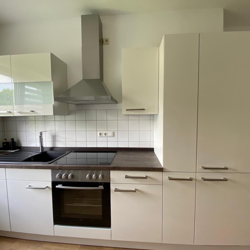 Küchenzeile/Küche (weiß, hochglanz) in 81671 München für € 1.700,00 zum