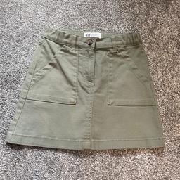 Safari green
Excellent condition barely worn 
From smoke and pet free home 
Collection only please from heeley Sheffield s2
