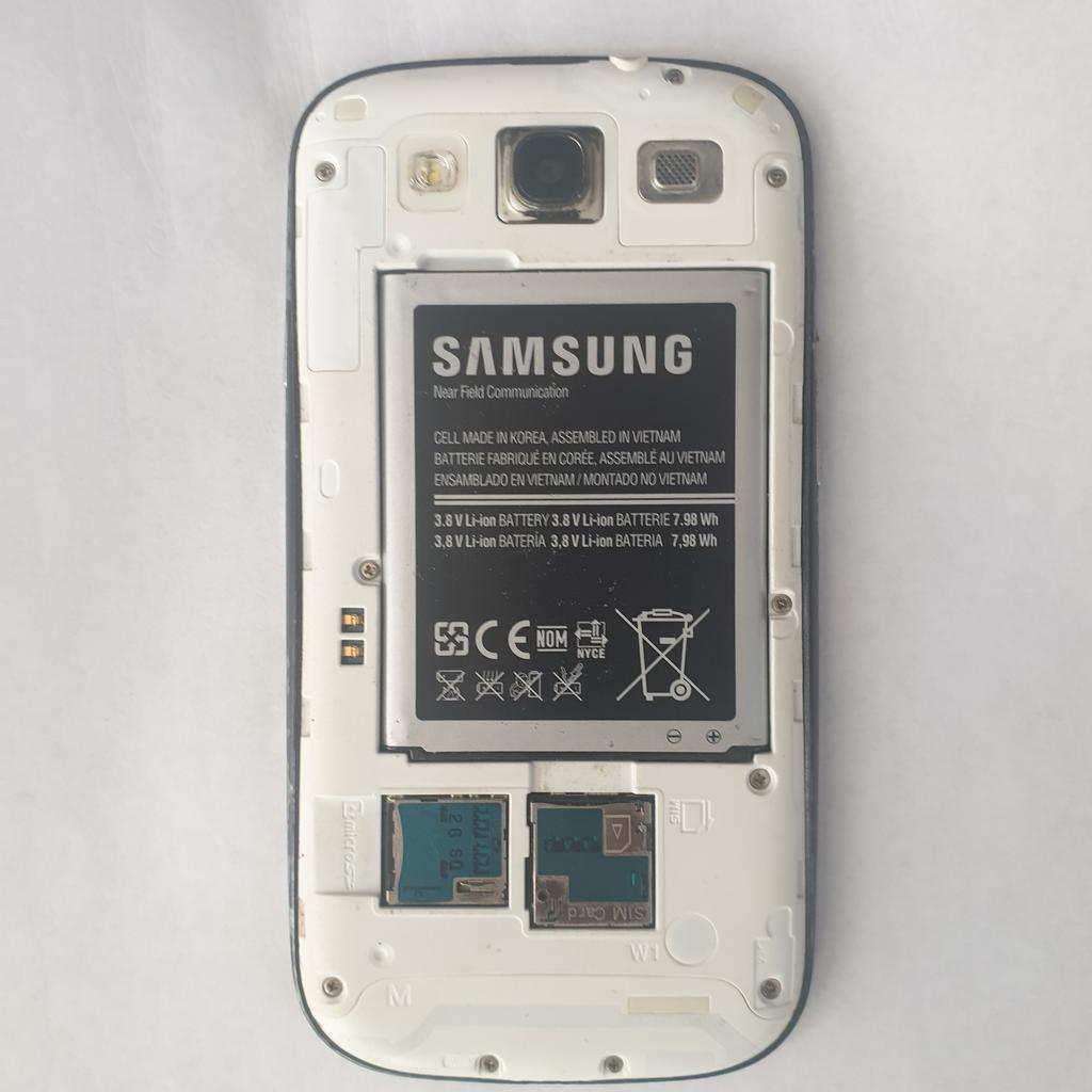 Samsung Galaxy S3 mit starken Gebrauchsspuren
offen für alle Netze
Super AMOLED Display
16GB Speicher
1GB RAM
Android 10 (Lineage OS)
Display ist Glasbruch
Auflösun: 720 x 1280 pixels
Samsung Galaxy S III
GT-I9300