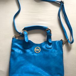 Biete blaue Handtasche von Michael Kors aus dem Urlaub