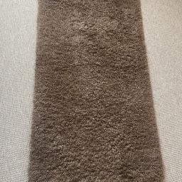Brown shaggy rug from Dunelm
Great condition
Measurements are in photos