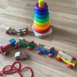 Spielsachen für die Kleinsten
Holzspielzeug und ein Ringeturm aus Kunststoff von Fisher-Price 