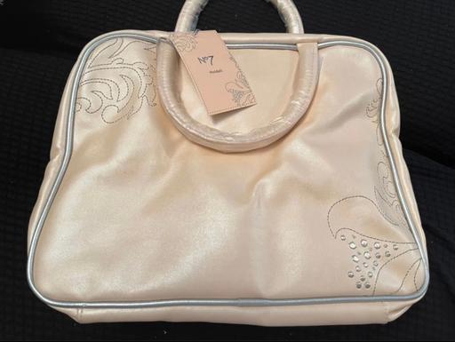 Buy & Sell East London Havering - Photos for New No 7 bag / wash bag holdall make up