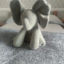 peek a boo singing elephant.
fab condition my little one is just too old for it now.
from smoke free home
will need some more batteries 
collection Stourbridge