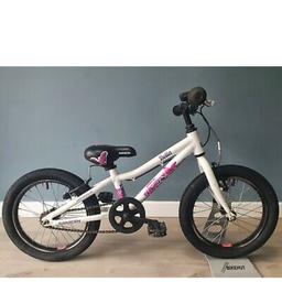 Saracen bella girls mountain bike
Size 16inch.
Very strong and sturdy bike
My daughter has outgrown it hence reason for sale.
Used from age 4-5.5yrs.
Used but good condition.
Could deliver local for fuel costs