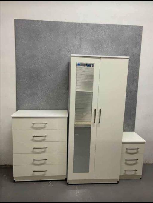 Buy & Sell Burton-on-Trent East Staffordshire - Photos for 3 piece fully assembled wardrobe sets