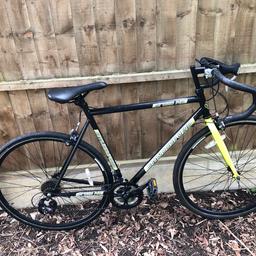Mens road bike in excellent condition, very light frame. 28” wheels and 20” frame. Just got a new back tyre installed. Selling as not used anymore. Pickup from B32 or delivery can be arranged for a extra cost. Reasonable offers only.