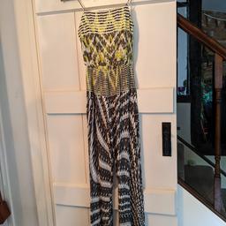 Print Jumpsuit
Size 8, from Miss Selfridge 
New, with tags
From a smoke & pet free household
Collection & postage both welcome
**PLEASE CHECK OUT OTHER ITEMS I HAVE FOR SALE, HAPPY TO COMBINE POSTAGE COSTS**