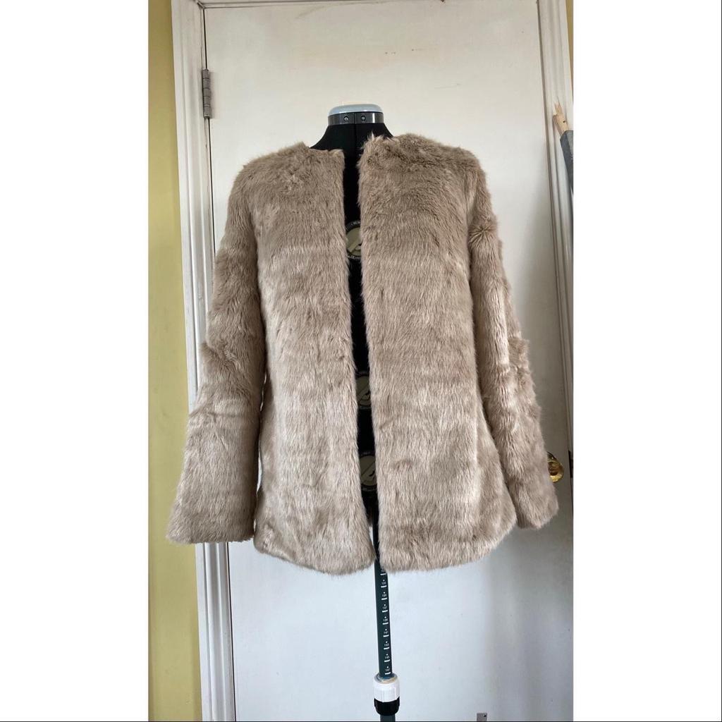 Selling my beloved faux fur coat
Size 10
Papaya
Beige / brown colour
In excellent condition