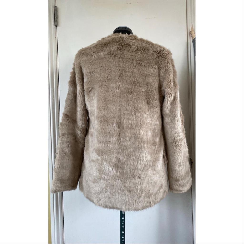 Selling my beloved faux fur coat
Size 10
Papaya
Beige / brown colour
In excellent condition