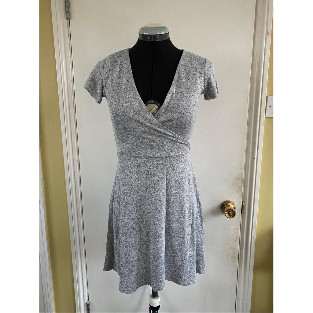 Forever 21
Size S
Grey wrap over dress