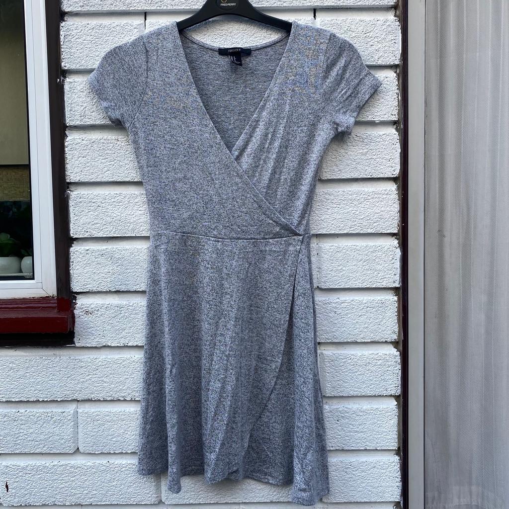 Forever 21
Size S
Grey wrap over dress
