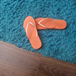 good condition size,e 6 orange flip flops