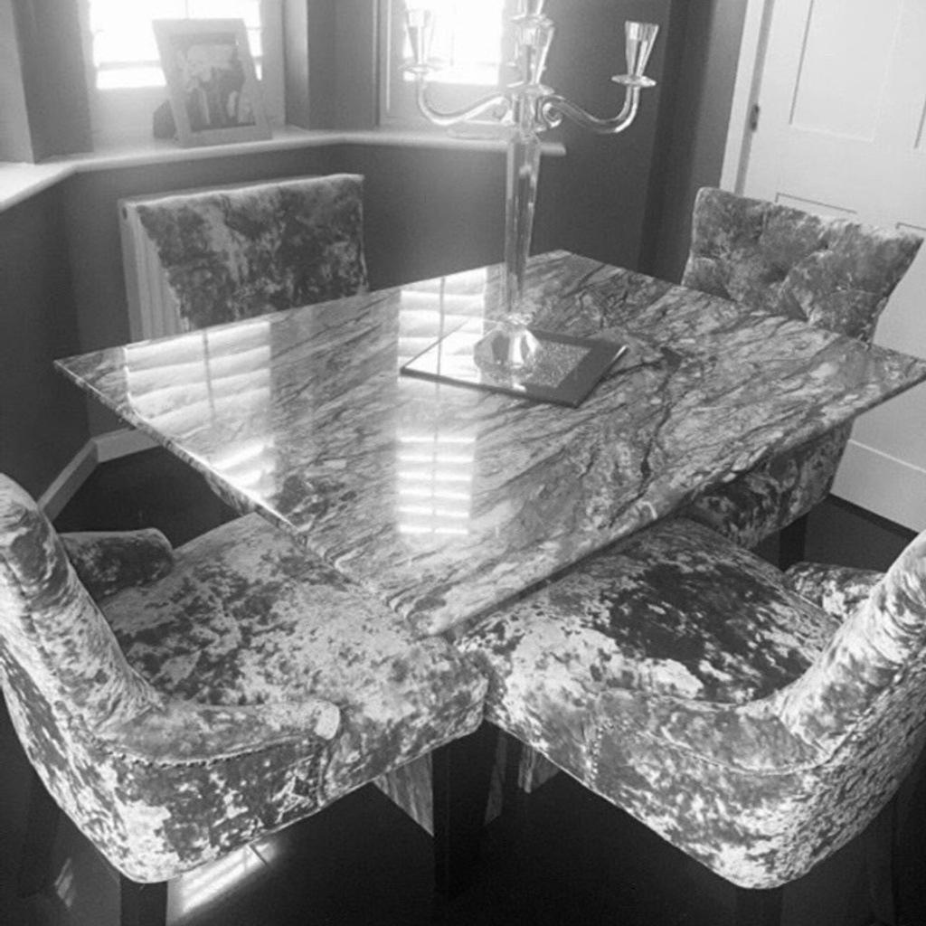 Portland grey marble dining table x4 chairs in L4 Liverpool für £ 399
