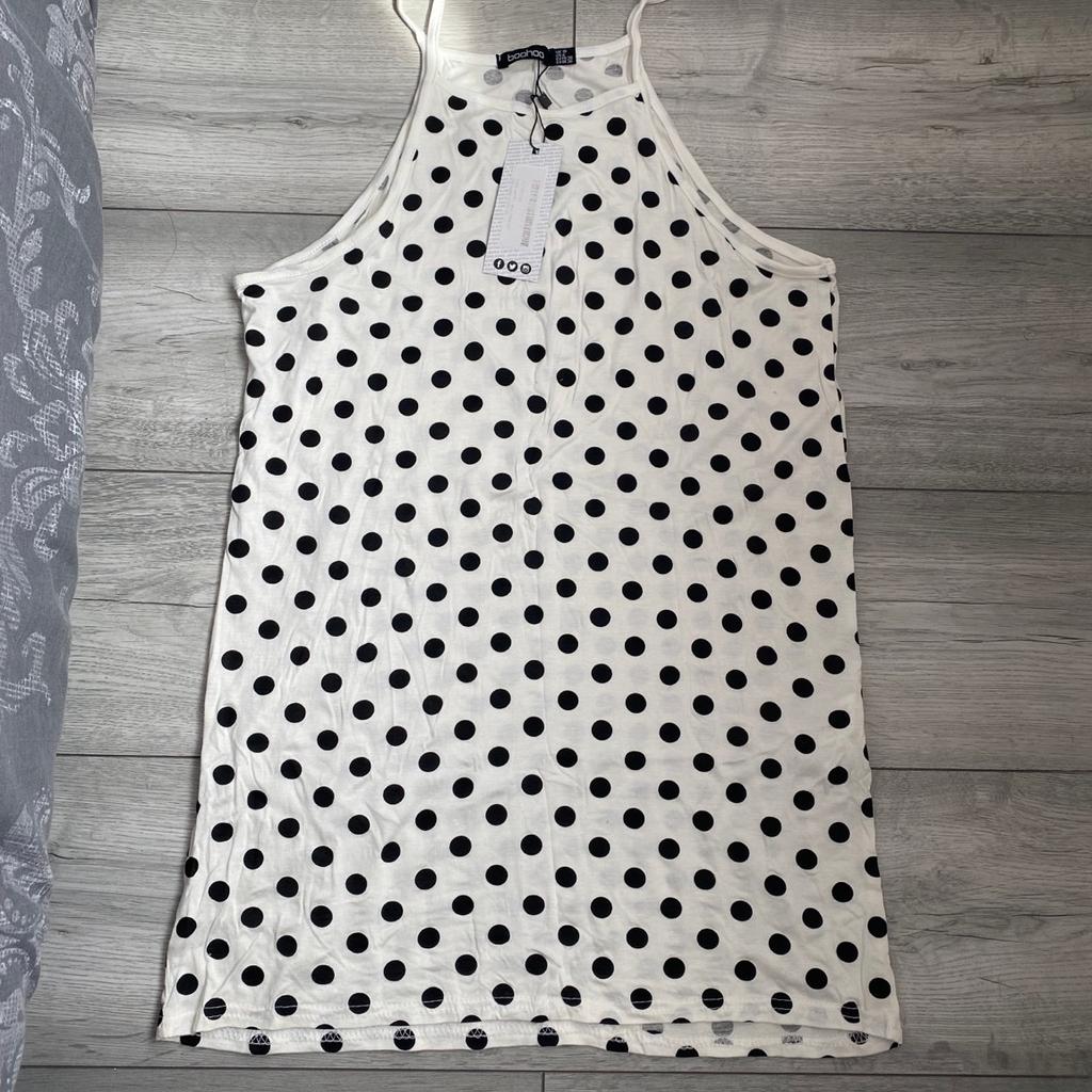 Brand New with Tag Boohoo Petite Large Polka Dot Shift Dress - Size 10

Collection from E14/RM9 or Can post for extra.