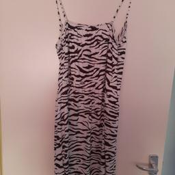 BNWT zebra print slinky wrap midi dress
size 18
Boohoo