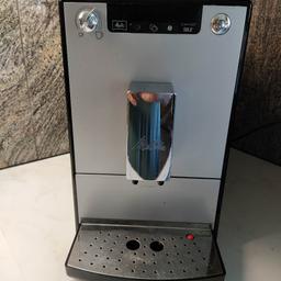 Melitta Kaffeemaschine ist defekt,
(Kaffee rinnt in den Tresterbehälter)
mit Entkalker und Reinigungstabletten