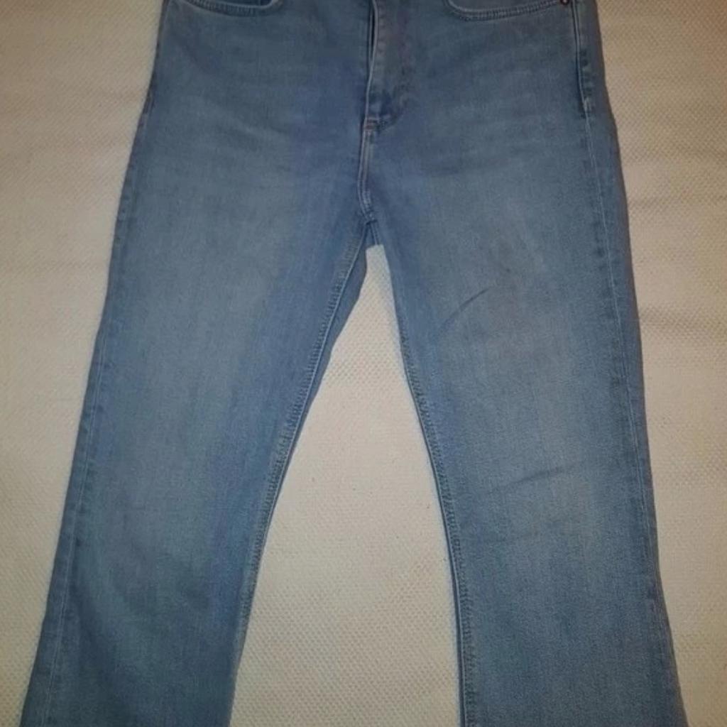Pantaloni/ jeans strappati, marca Zara, colore azzurro, tg.40, buoni condizioni.