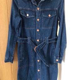 New look buttoned blue denim dress with a belt and pockets in size 8
Only wore a few times, good as new
