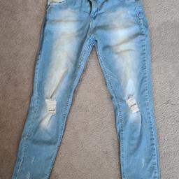 Ladies skinny jeans with ripped knees

Size 16 from Select

Excellent condition