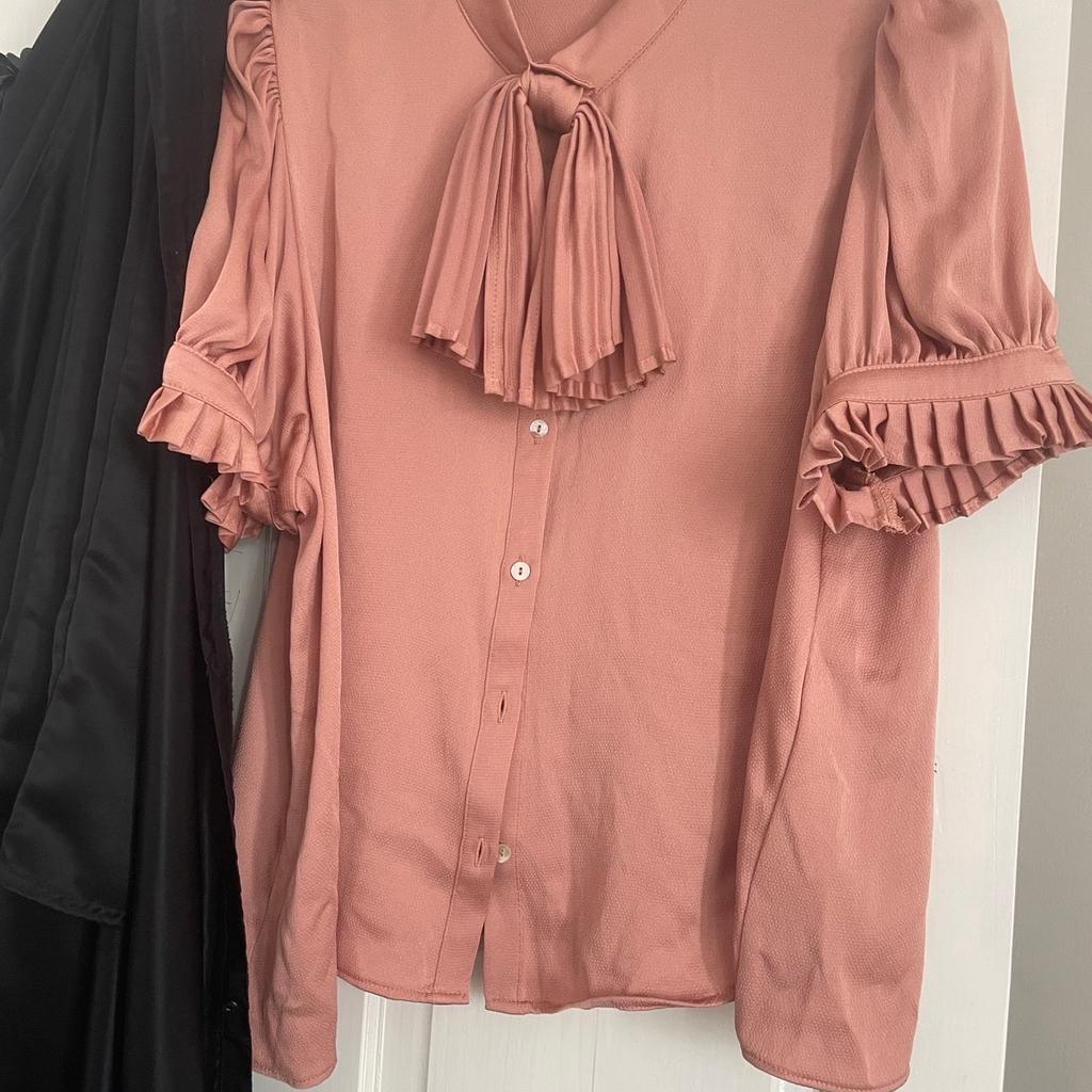 BNWT. Zara satin blouse. Size s.